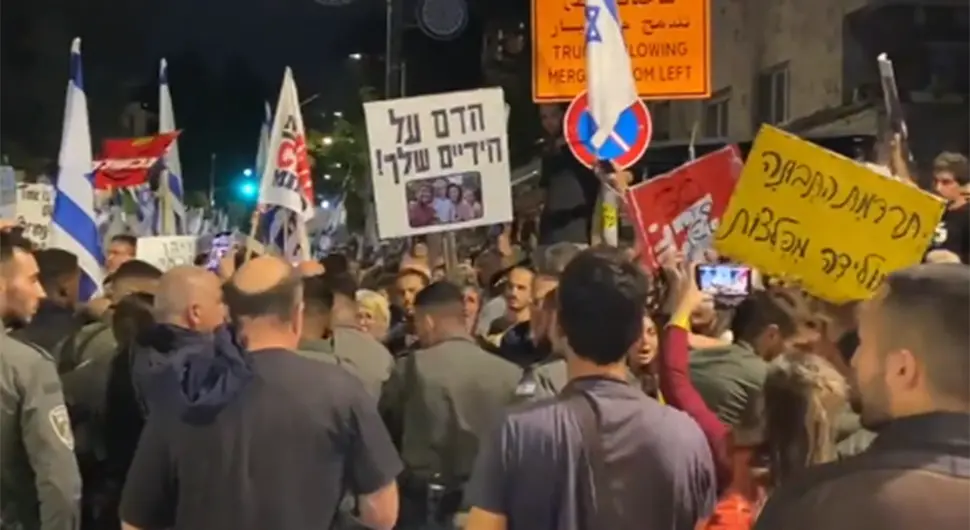 Протест испред Нетанјахуове резиденције