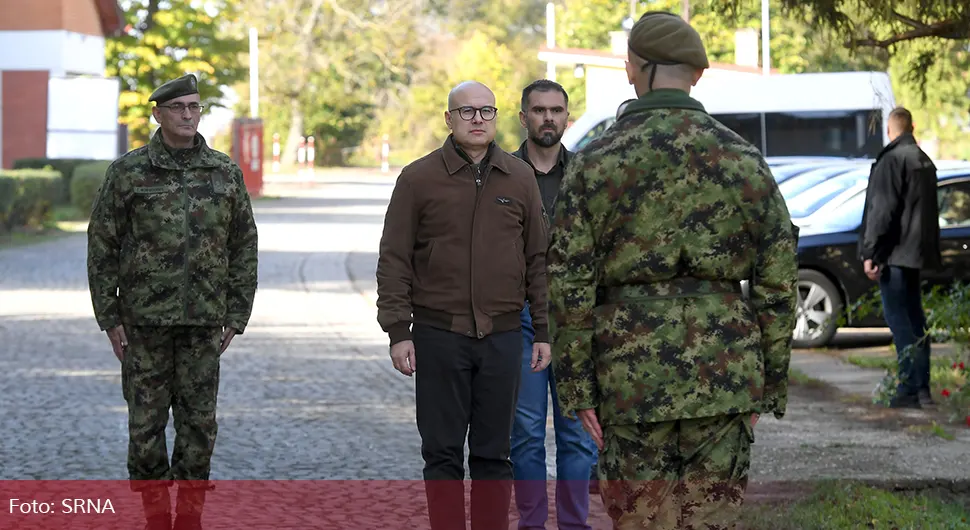 Вучевић: Биће настављено опремање војске и јачање борбене готовости