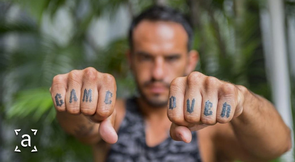 ДОБРО ДОШЛИ У АКАПУЛКО: Сунце и пушке