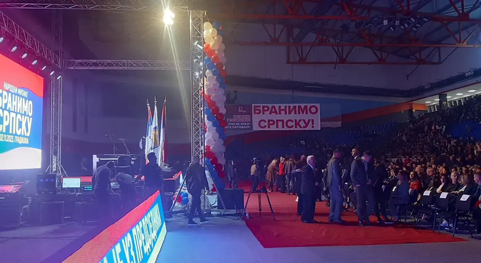 Народни митинг "Бранимо Српску" у Дервенти