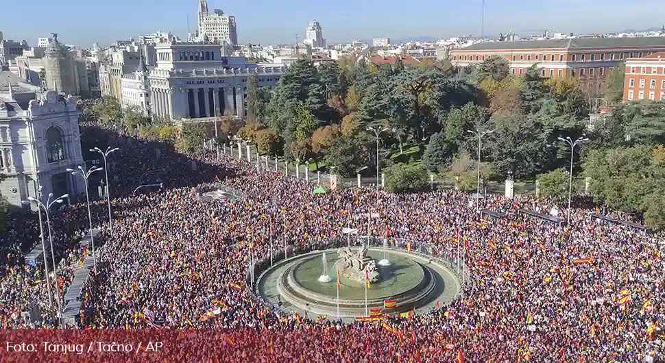 Шпанија кључа, скоро 200.000 људи изашло на улице: "Санчез издајник"!