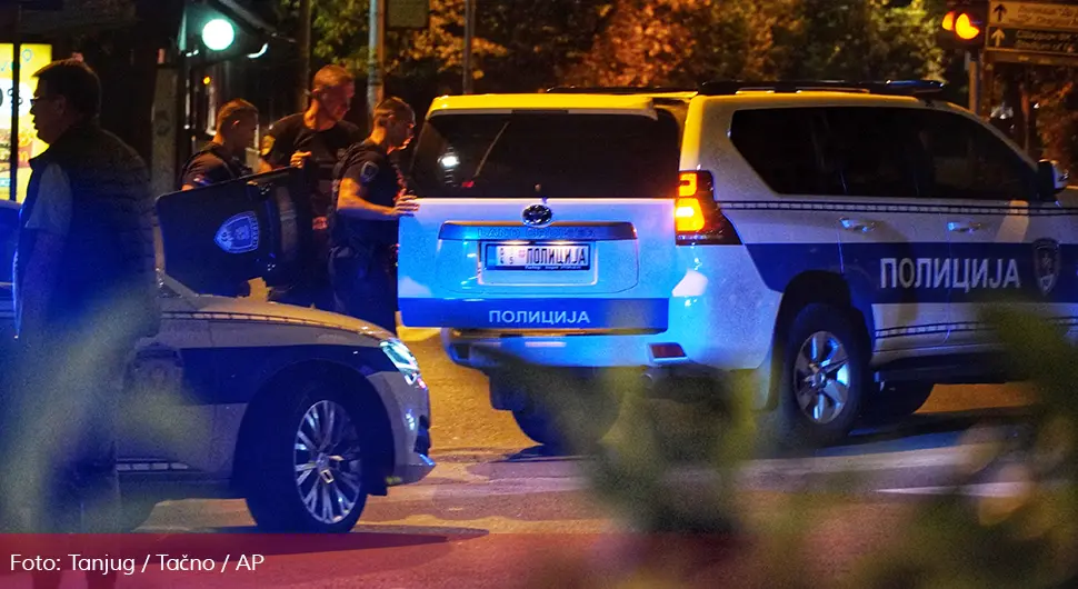 Из таксија пуцали на патролу, убијен полицајац