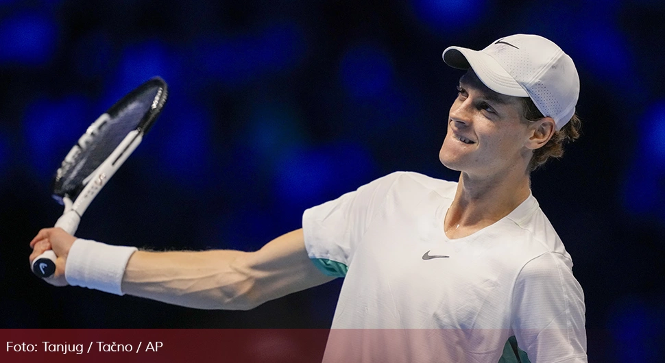 Синер рутински са Шелтоном за четвртфинале Шангаја