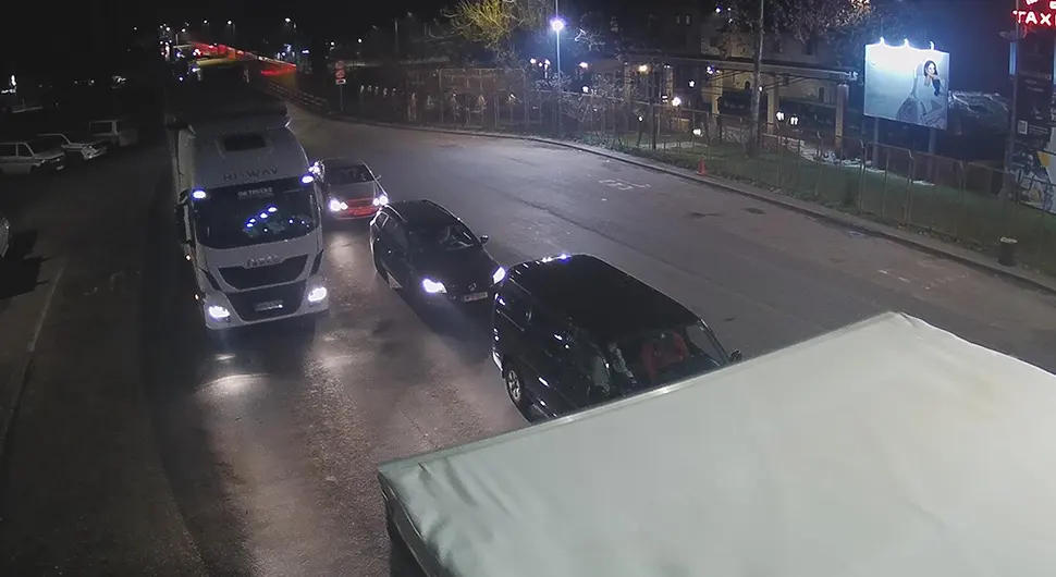 Уочи празника гужве на границама у оба правца