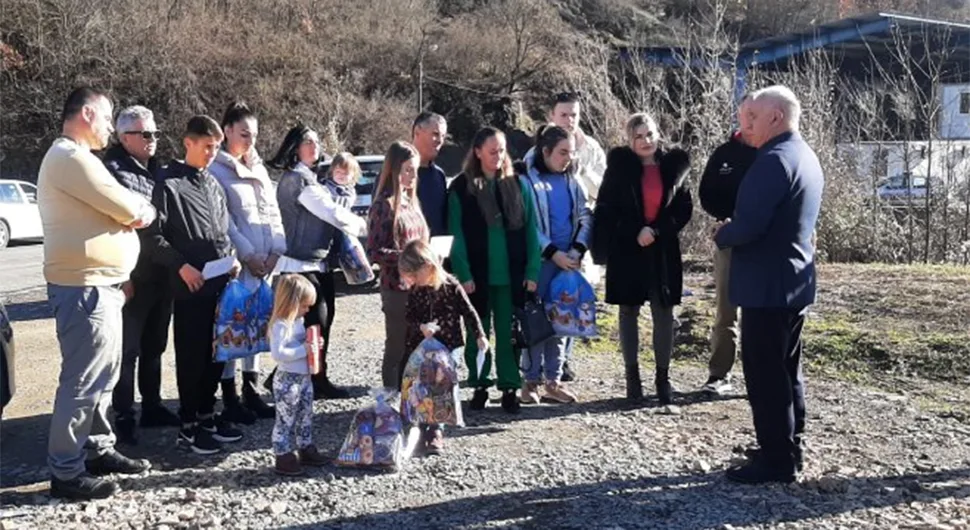 Уручено седам стипендија Српској дјеци са Косова и Метохије