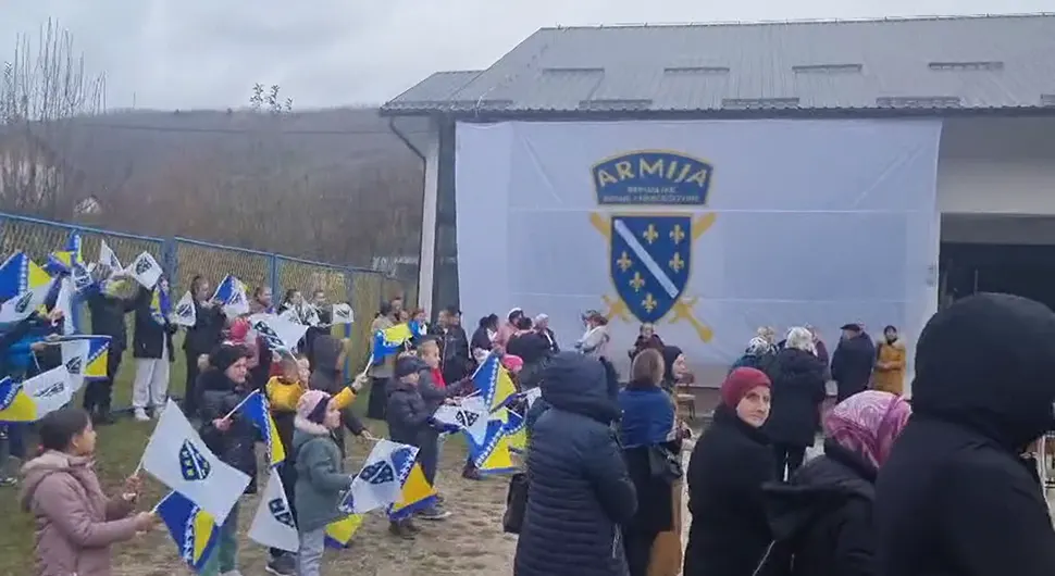Дјеца уз ратну заставу славила "Дан ослобођења"