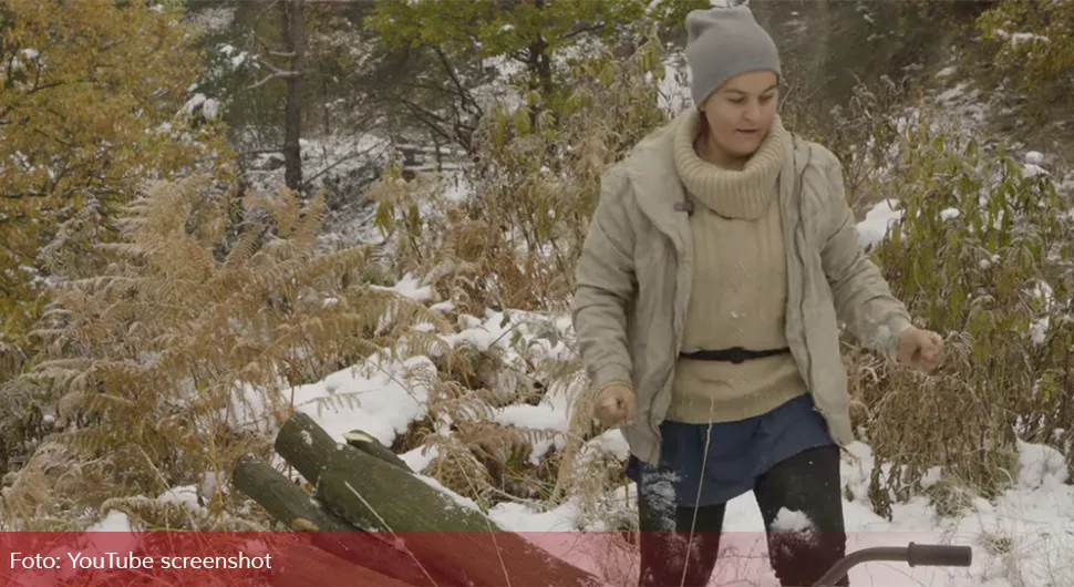 Потресна прича из БиХ: Супруг болестан, Есада на леђима носи дрва