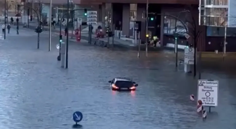 Золтан стигао у Њемачку - Хамбург под водом