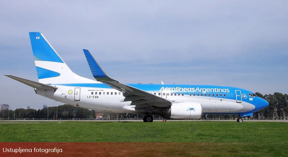 Вјетар одувао Боеинг 737, оштећено крило