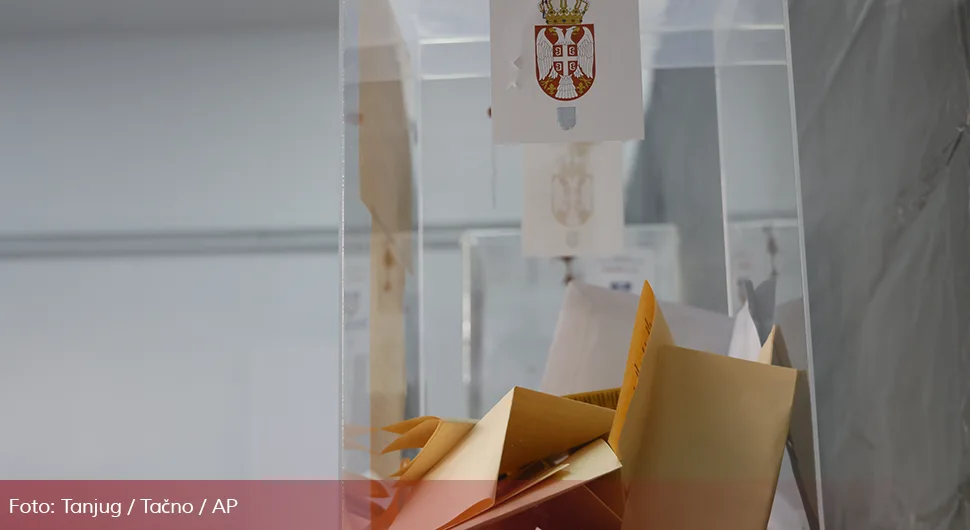 СНС: Нападнуте страначке просторије у Земуну, пребијен предсједник одбора