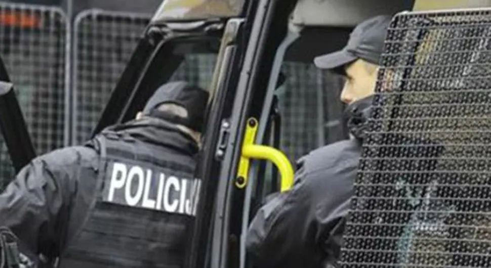У току претреси на 19 локација