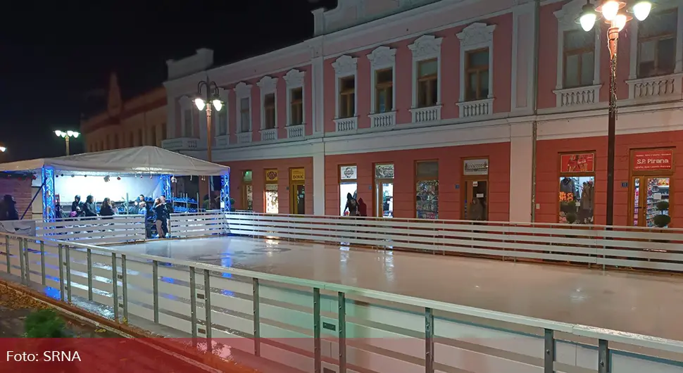 Јак вјетар оштетио кровове у Брчком, неколико насеља остало без струје