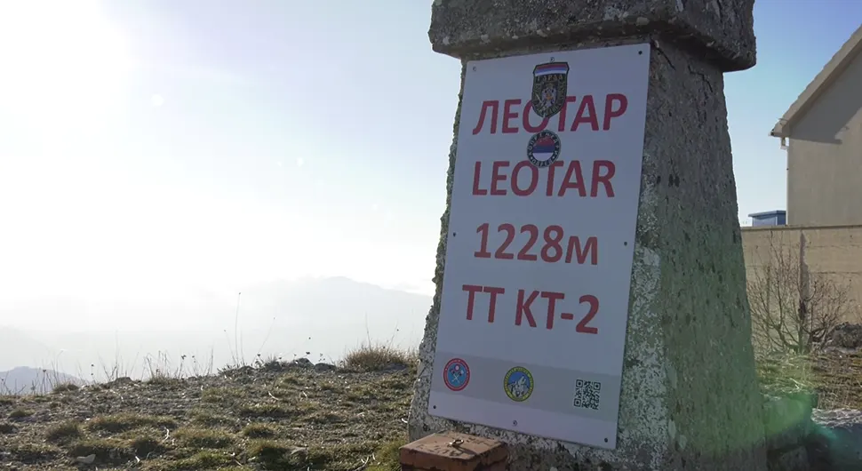 Радници на врху Леотара