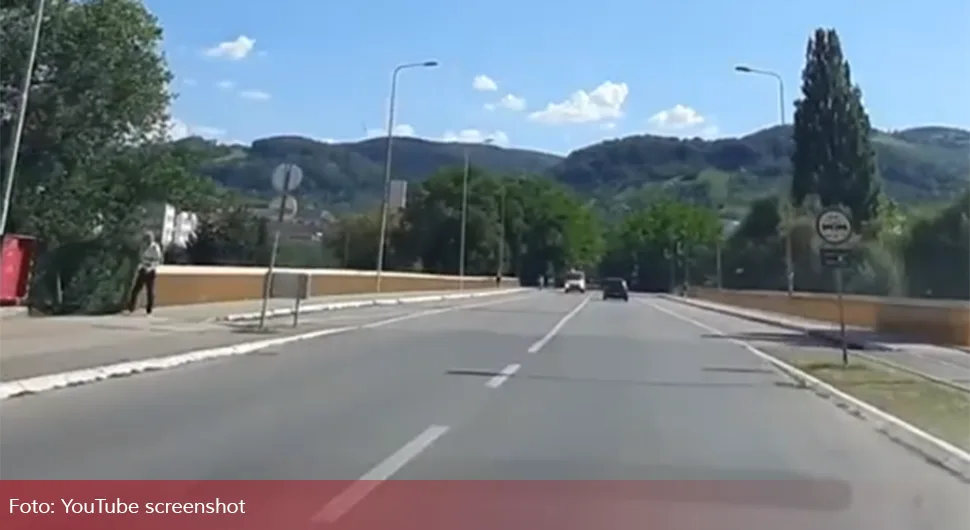 Обустављен саобраћај код Венеција моста