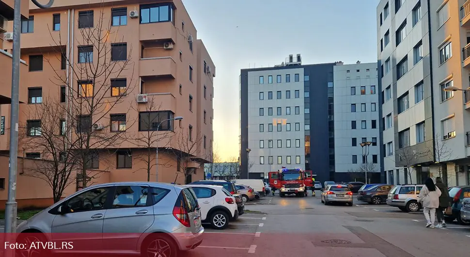 Гори стан у Бањалуци, ватрогасци на терену