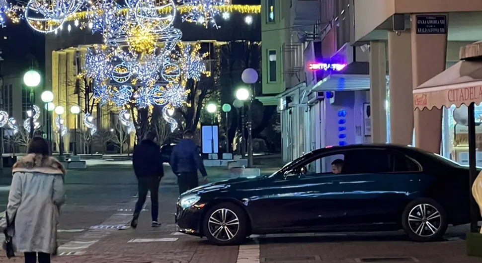 Полиција пронашла бахатог возача који је возио мерцедес у Господској улици