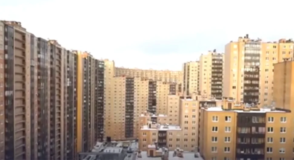 Зграда у којој живи више од 18.000 људи