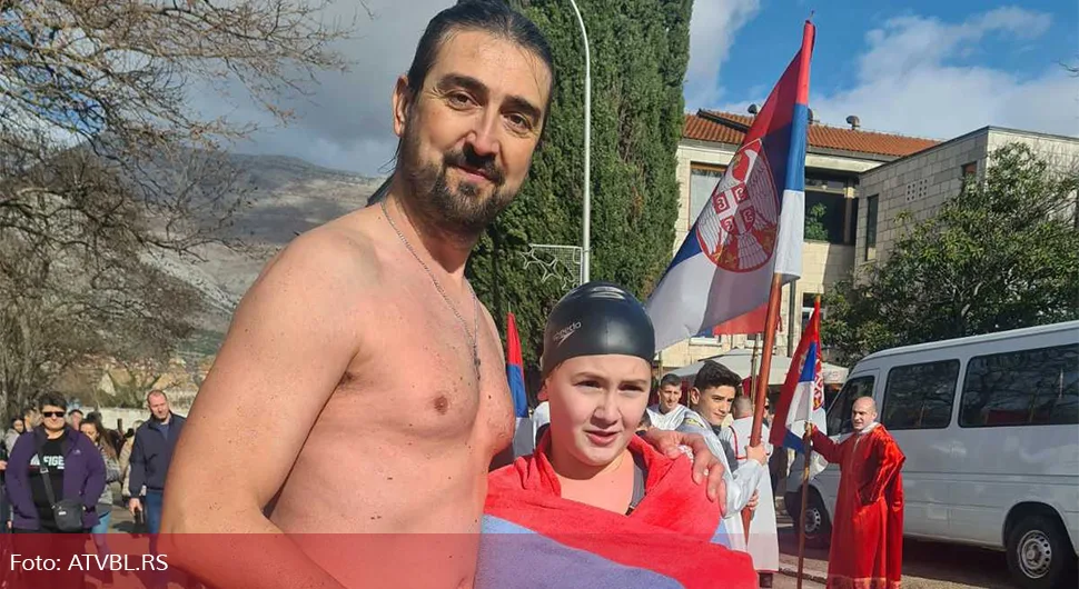 Сниматељ АТВ-а са кћерком пливао за Часни крст
