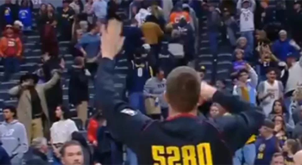 Јокић угледао кћерку на трибинама па разњежио публику