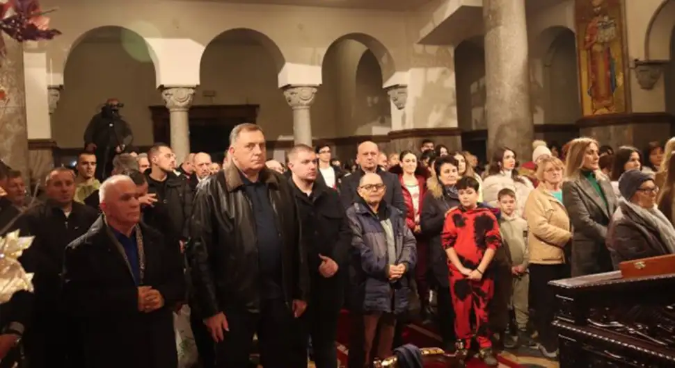 Додик: Радују ме што су православни храмови пуни вјерника, на овај начин се чува традиција