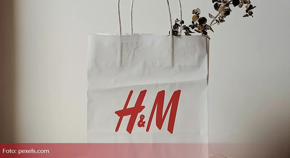 H&M повукао школску униформу због спорне рекламе