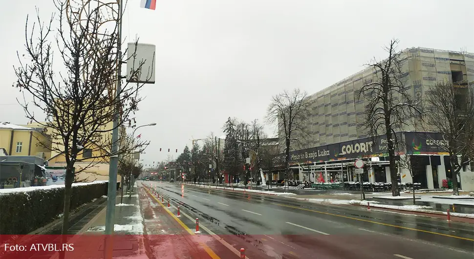 Сутра празнична вожња са Светим Николом и Дједом Мразом