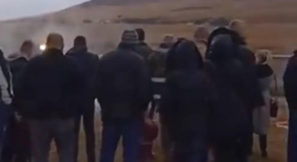 У Гламочу ватромет окренули наопако, видео постао виралан