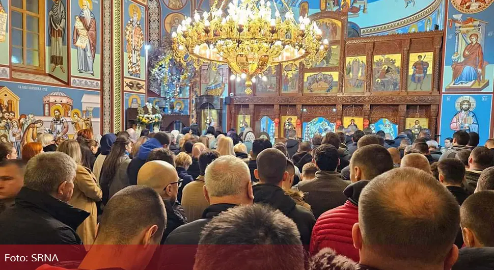Светим литургијама почело обиљежавање најрадоснијег празника