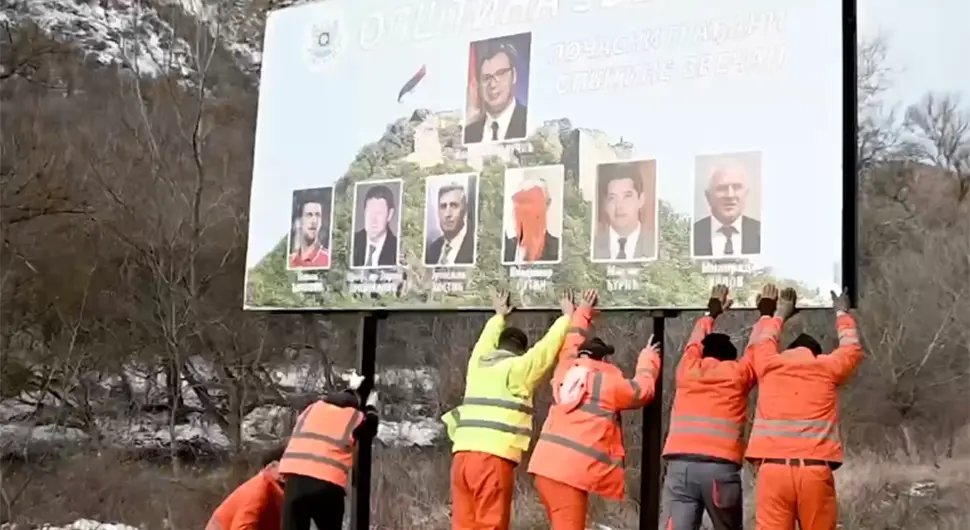 Уклоњен билборд са почасним грађанима Звечана