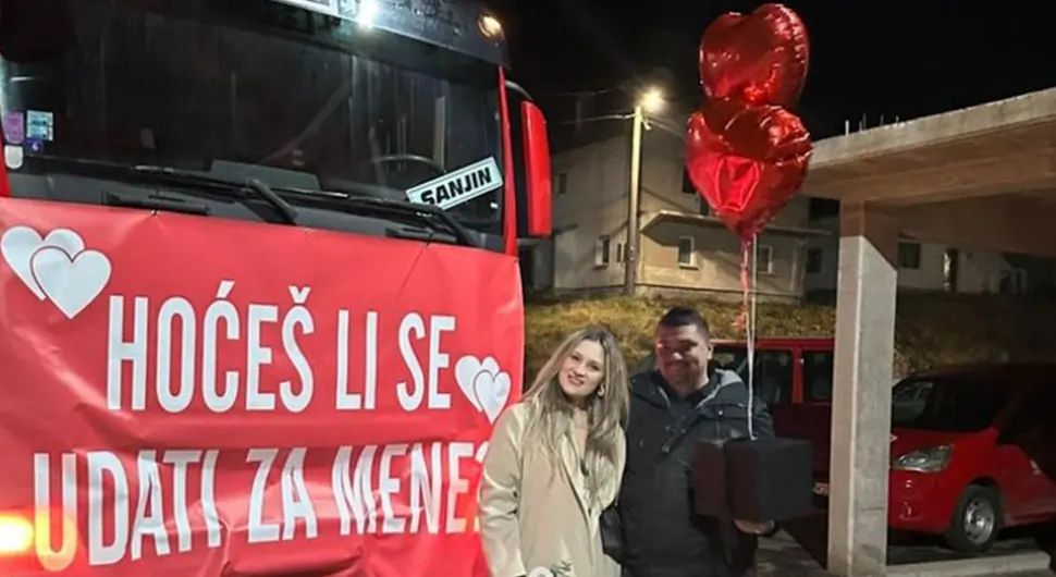 Необична просидба у Јајцу: Младић запросио дјевојку на јединствен начин
