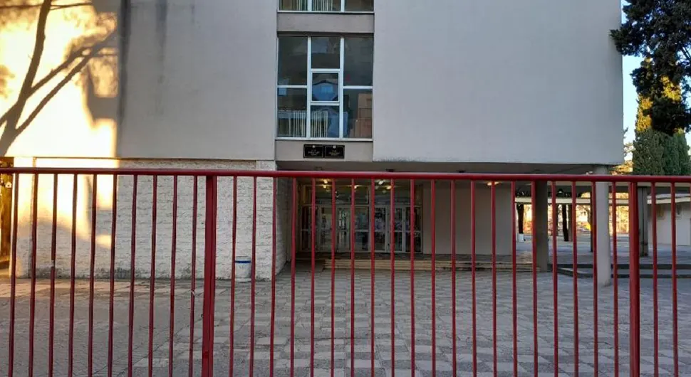 У Црној Гори почео штрајк просвјетара у 160 школа