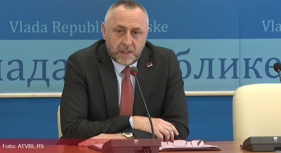 "Пуна подршка Додику и Лукићу"