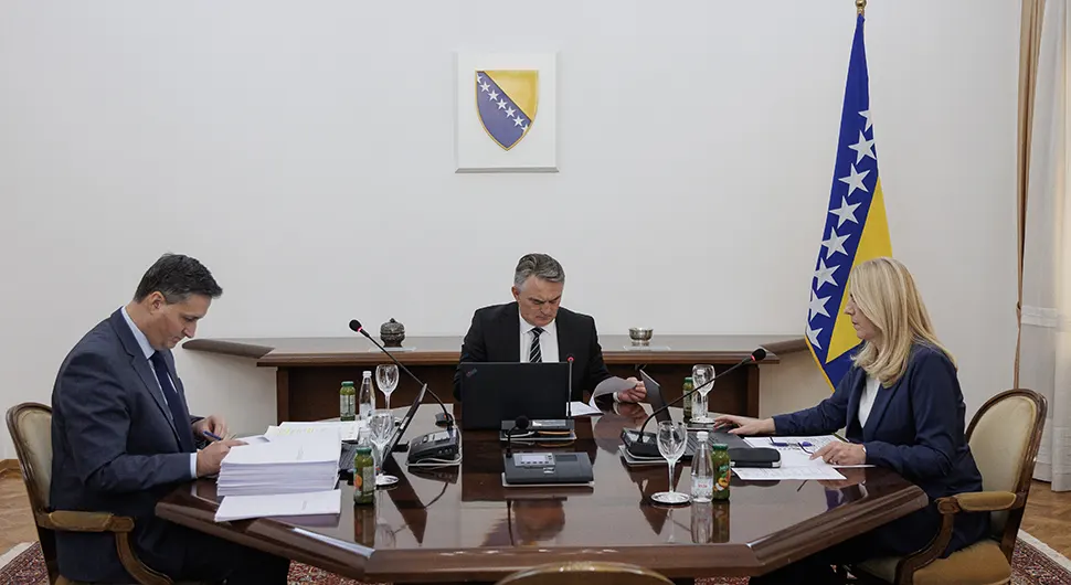 Предсједништво: Савјет министара за пола године да припреми безбједносну политику