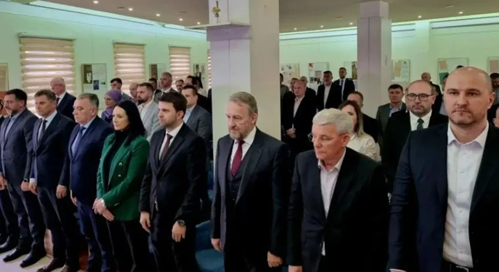 СДА пуна уста суверенитета БиХ, а поново призива странце