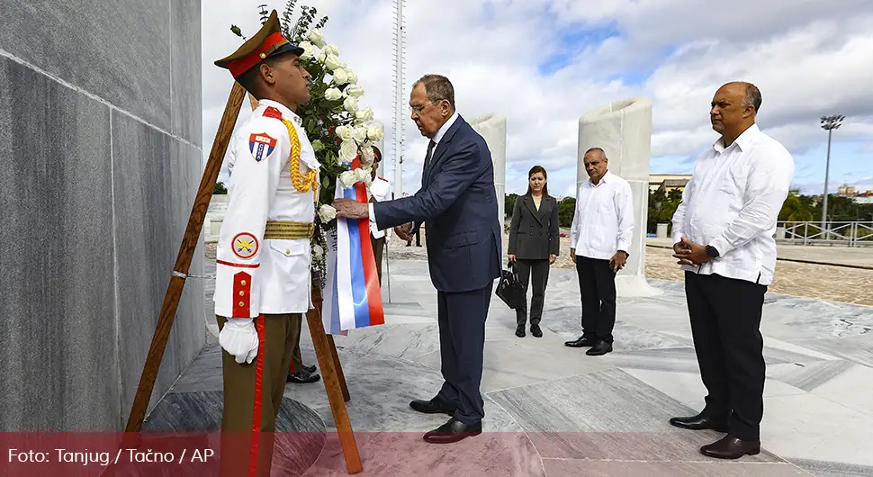 Лавров: ЕУ иде у корак са САД у антируској хистерији