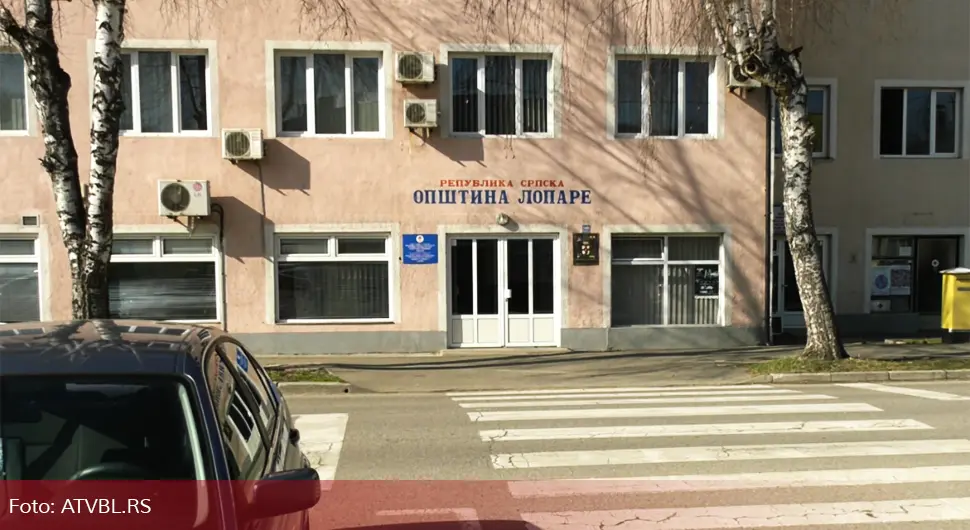 Фотеља важнија од народа