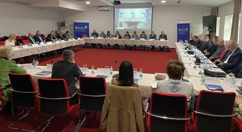 Предсједници судова и главни тужиоци разговарали о Стратегији о безбједности правосуђа