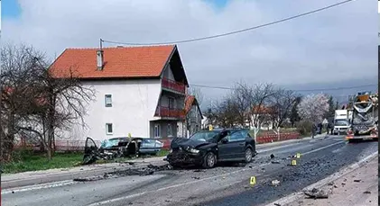 Повријеђене 3 особе приликом судара, саобраћај био у потпуности обустављен