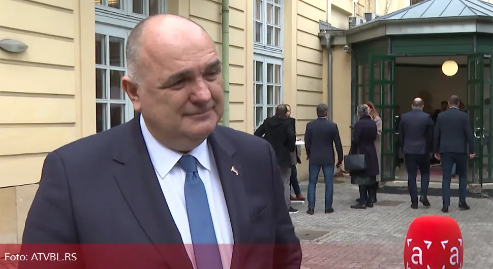 Окука: ''Махалаши'' из политичког Сарајева не знају гдје је лијево од заслијепљености злом, мржњом и лажима