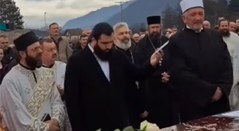 Потресан говор ефендије на гробу српског свештеника: "Опростио се човјек од човјека“