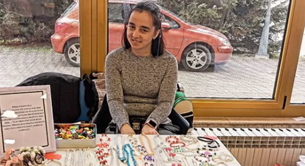 Лејла из Бањалуке је инвалид, факултетски образована - живи од продаје накита