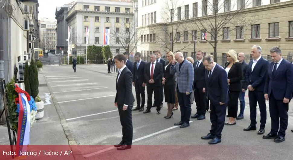 Грађани, политичари и чланови Владе одали пошту Зорану Ђинђићу