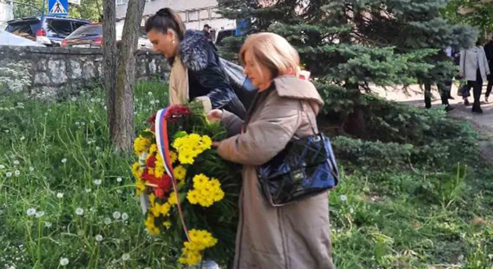 Породице српских бораца одају почаст страдалима