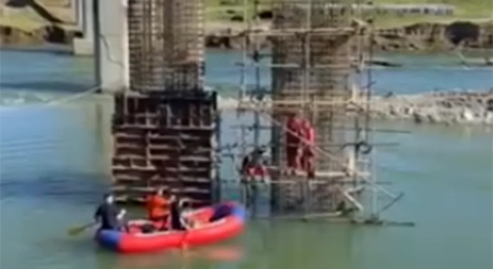 Радници остали на скели моста - интервенисали бањалучки ватрогасци