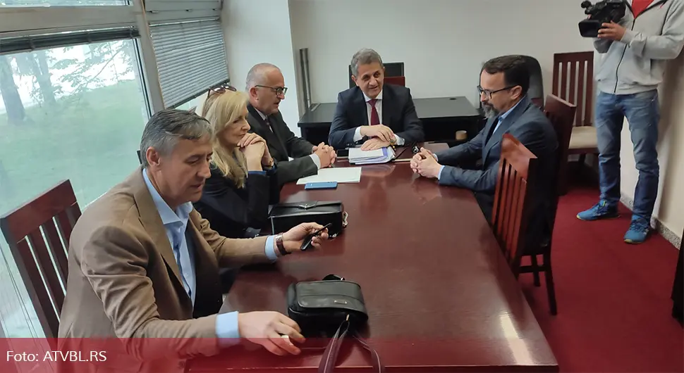 Пет чланова РИК-а поднијело оставке