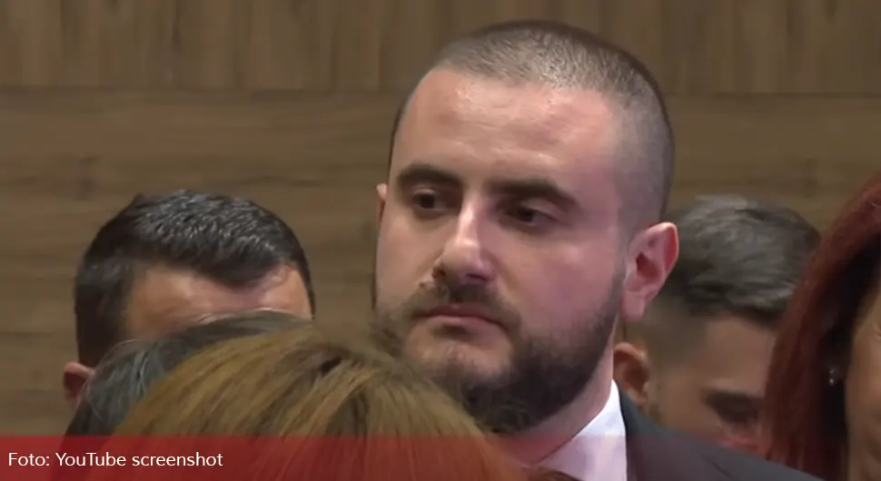 Зукорлић ударио полицијско возило нерегистрованим Аудијем Q7 и побјегао након судара