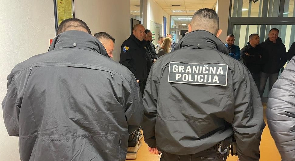 Акција ”Балатун”: На "Аризони" растурали кријумчарену робу