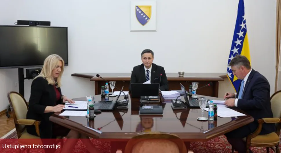 Цвијановић покреће вето, Комшић и Бећировић се уздају у опозицију Српске