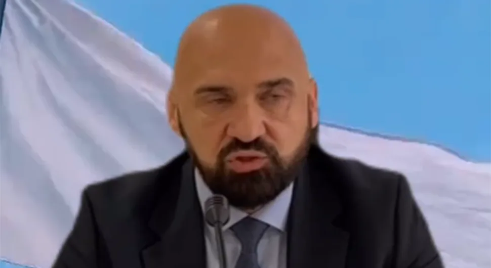 Рамо у свом стилу о новом послу фирме његове супруге: Никад