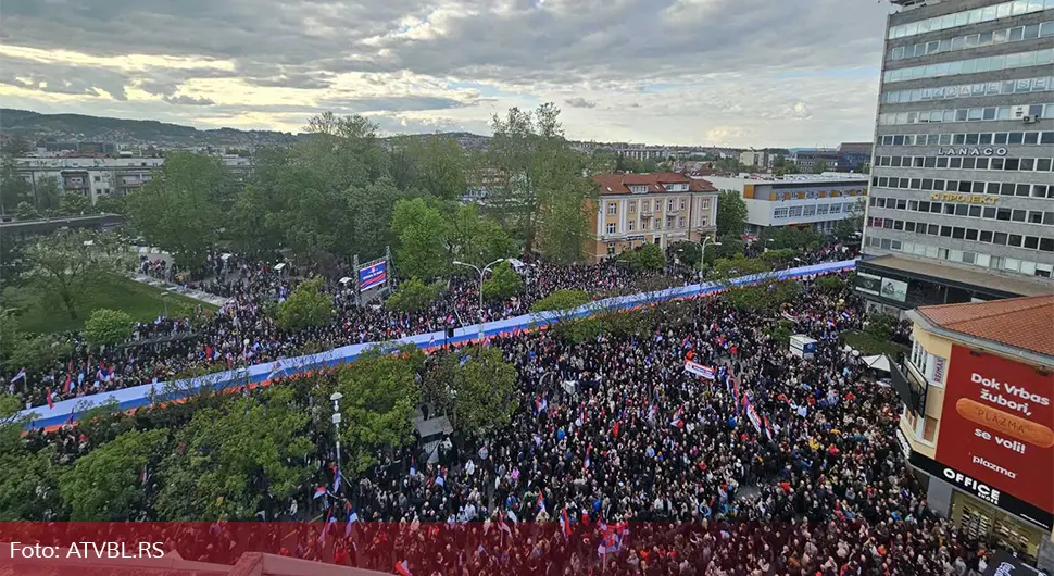 Одлучност српског народа показана на митингу "Српска те зове"